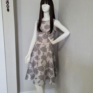 Sz 4 Danny and Nicole fit & Flare dress w/ belt